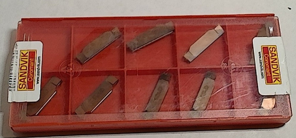 Lot 200-1037 Sandvik N123H2-0400-004-GF Grooving inserts