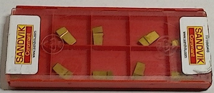Lot 200-1041 Sandvik N151.2-A125-25-4G Grooving inserts