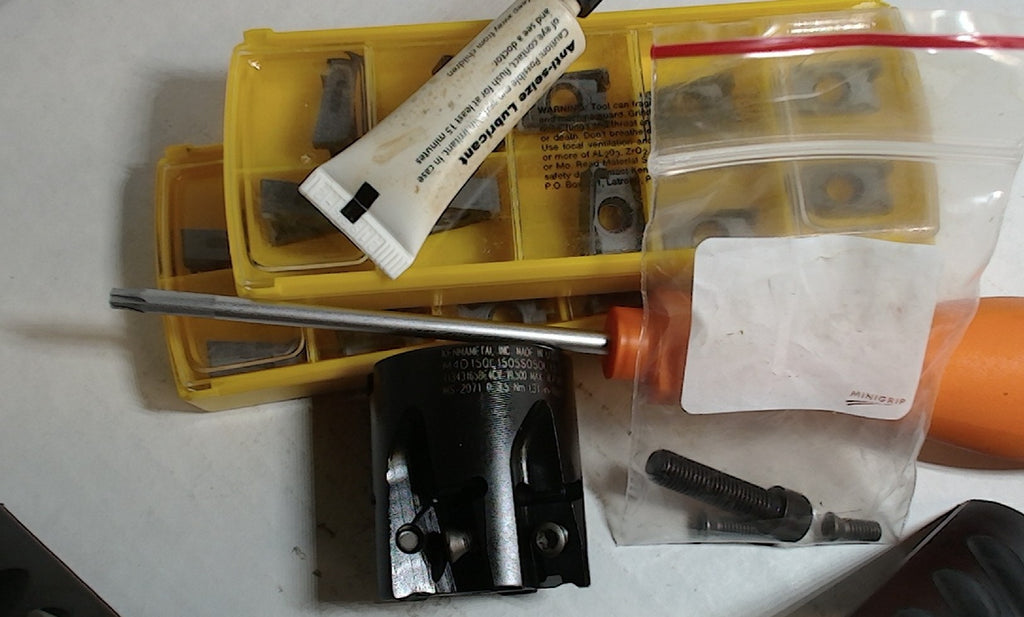 Lot 150-1007 Kennametal Mill4 M4 1.5 inch starter kit