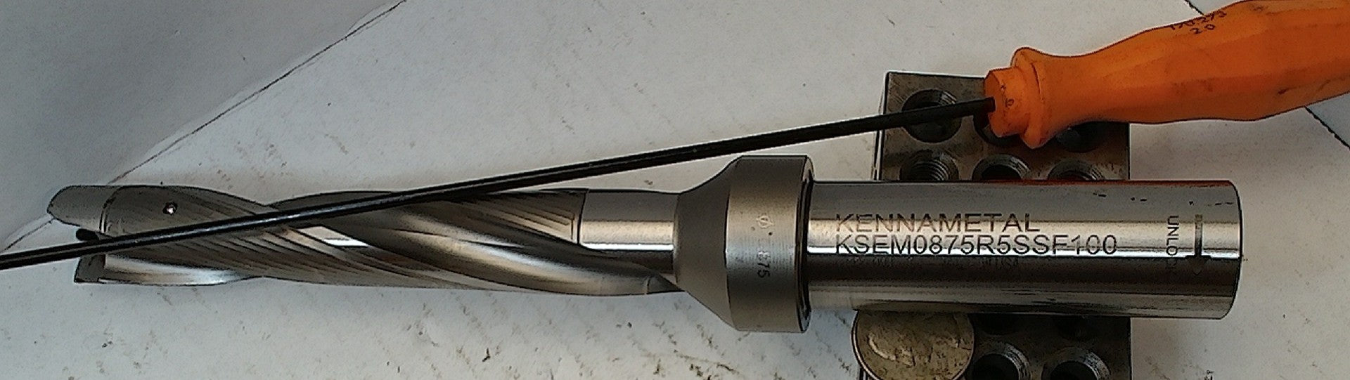 Lot 250-1058 Kennametal KSEM0875R5SSF100-0.875" Replaceable tip drill